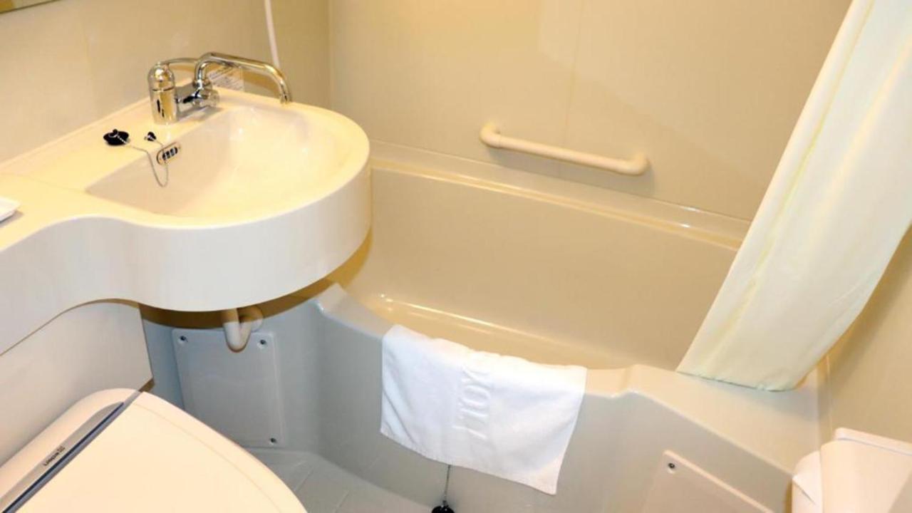 Toyoko Inn Kashiwa-Eki Higashi-Guchi Exteriör bild
