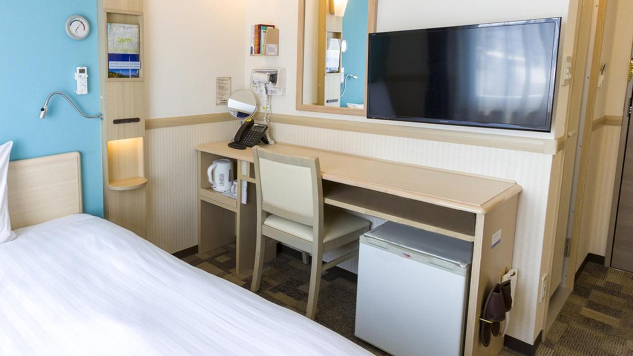 Toyoko Inn Kashiwa-Eki Higashi-Guchi Exteriör bild